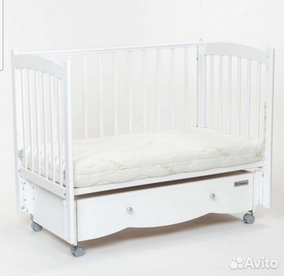 Деревянная кроватка с универсальным маятником