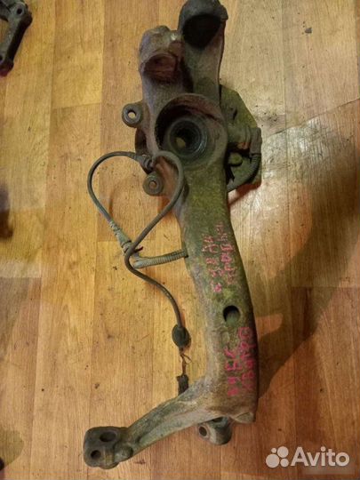 Кулак поворотный передний правый Audi A4 B5