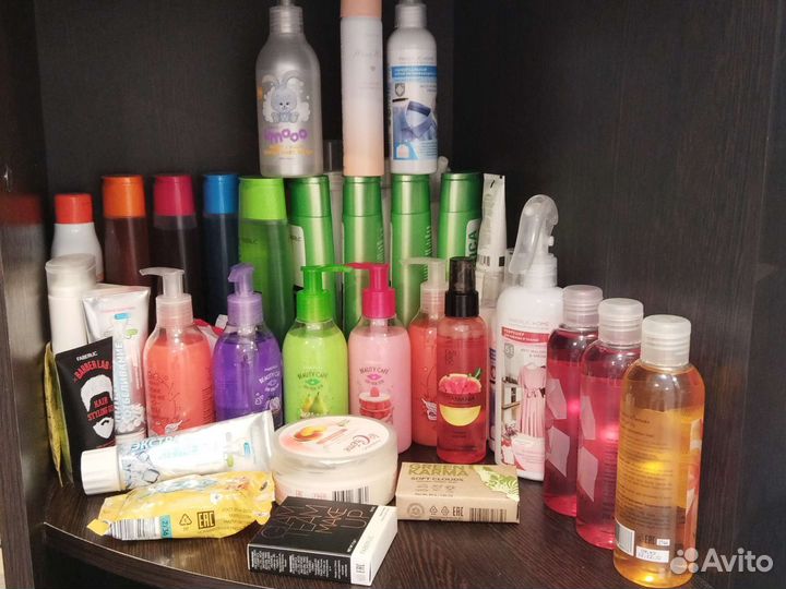 Набор косметики и постельное белье