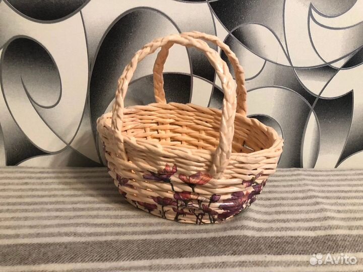 Подарочная коробка и подарочная корзинка