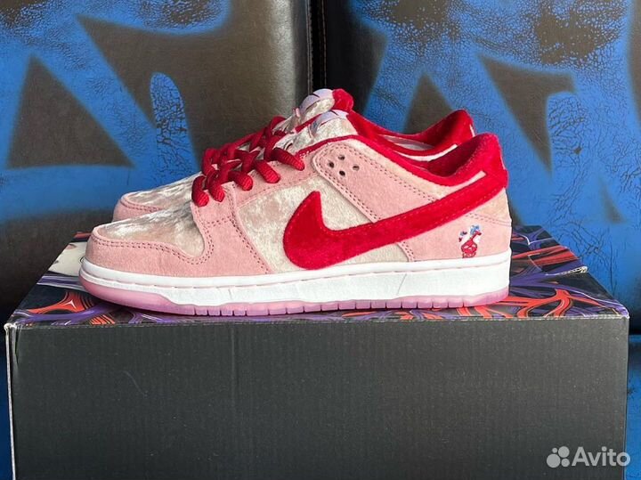 Кроссовки Nike SB Dunk Low Strangelove