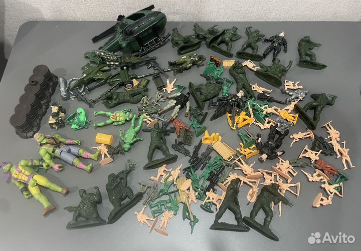 Игрушки солдатики, военная техника.Резерв