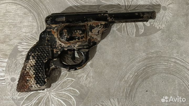 Игрушка пистолет СССР