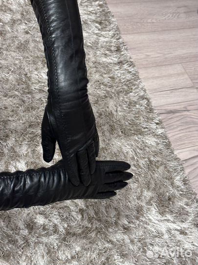 Длинные кожаные перчатки