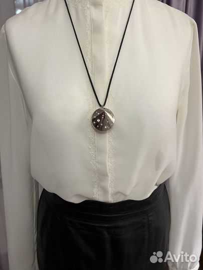 Кулон Swarovski на кожаном шнурке