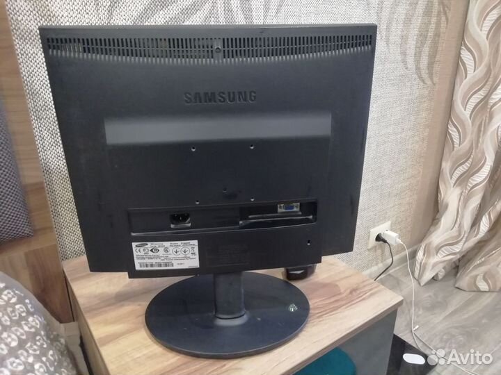 Монитор Samsung
