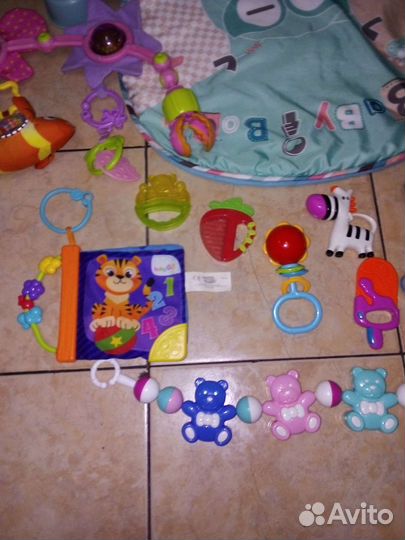 Развивающий коврик игрушки погремушки