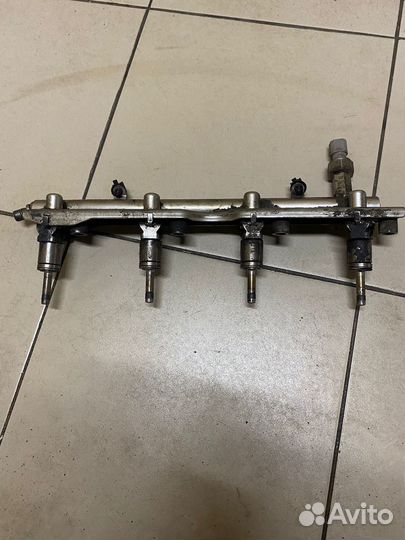 Рейка топливная (рампа) С форсункамы Ford Focus 3