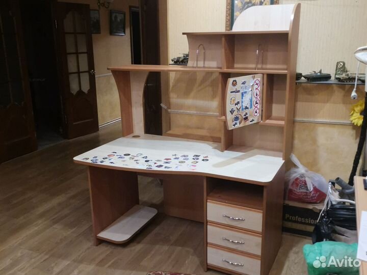 Стол для школьника (письменный, компьютерный)
