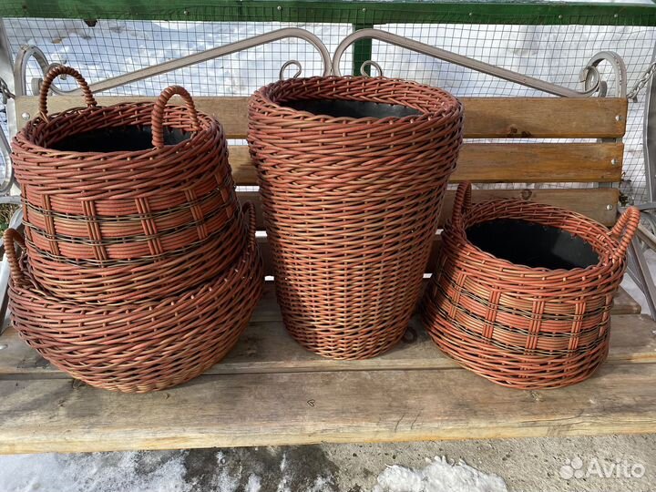 Кашпо из искусственного ротанга