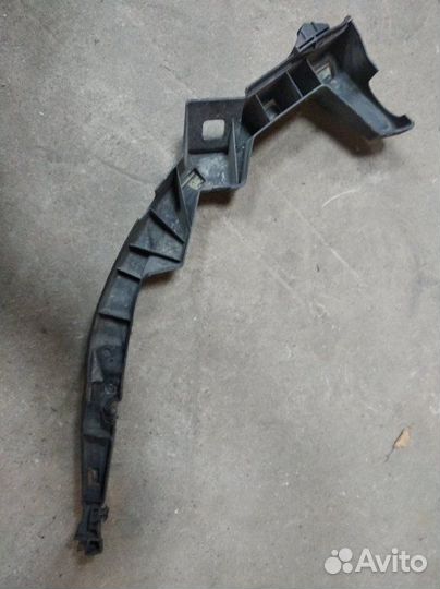 Кронштейн фары правый Volkswagen Passat B5