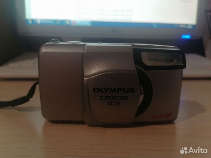 Плёночный фотоаппарат Olympus superzoom 140S