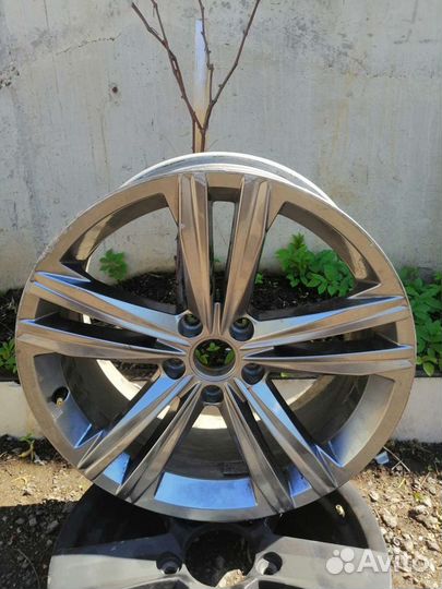 Диск литой VW Passat B8