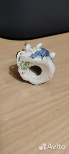 Статуэтка девушка с яблоком и собакой СССР