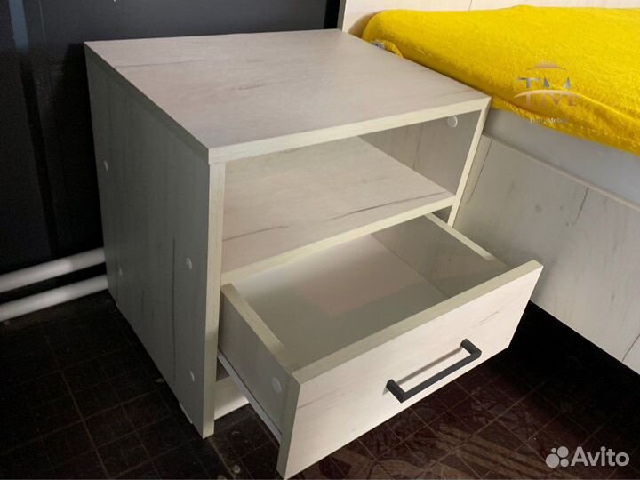 Тумбочка