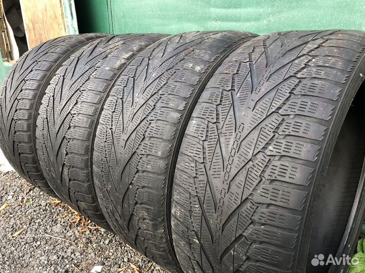 Nokian Tyres Hakkapeliitta R2 SUV 265/40 R21 и 295/35 R21 107R