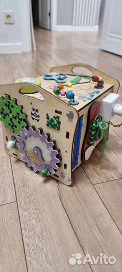 Бизиборд домик