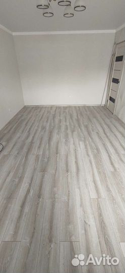 Укладка ламината.Установка пластикового плинтуса