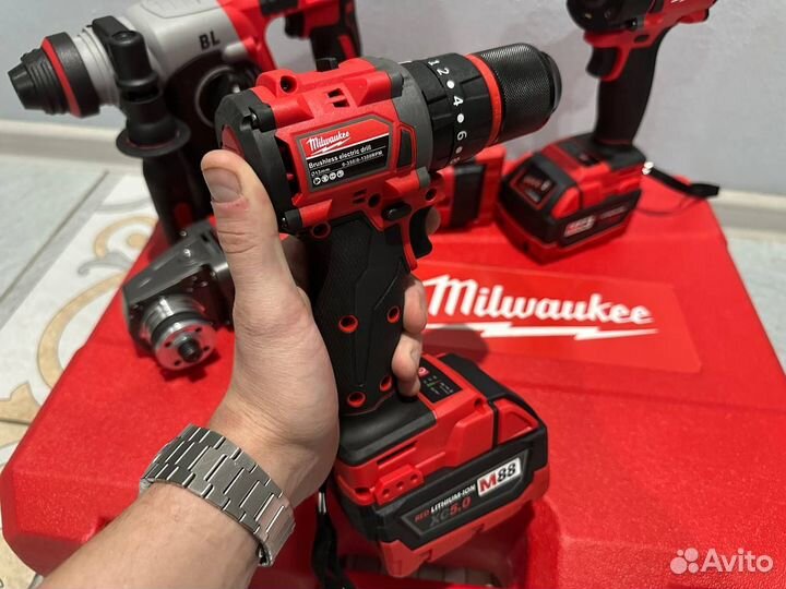 Профессиональный набор Milwaukee 4в1 (Арт.73625)