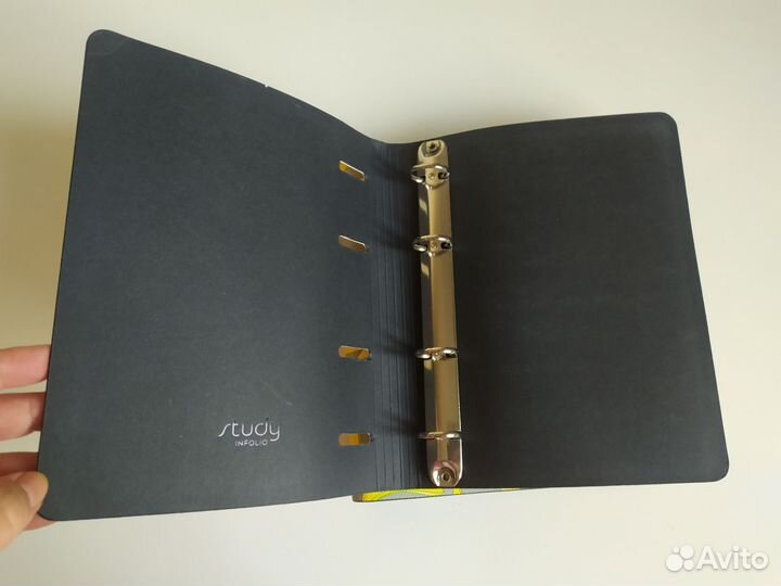 Тетрадь на кольцах со сменным блоком