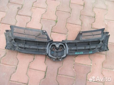 Решетка радиатора Volkswagen Golf хэтчбек 2004