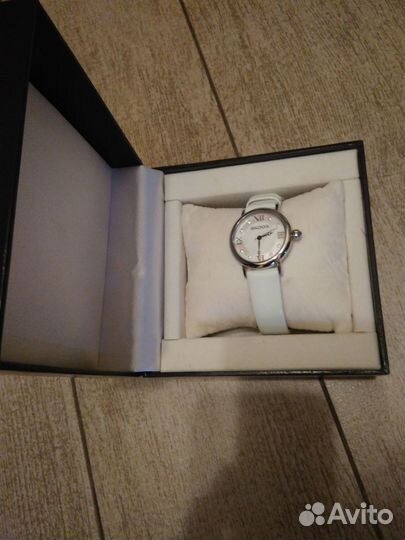Часы женские новые
