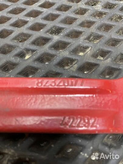 Петля капота левая Volvo FH4 82320176