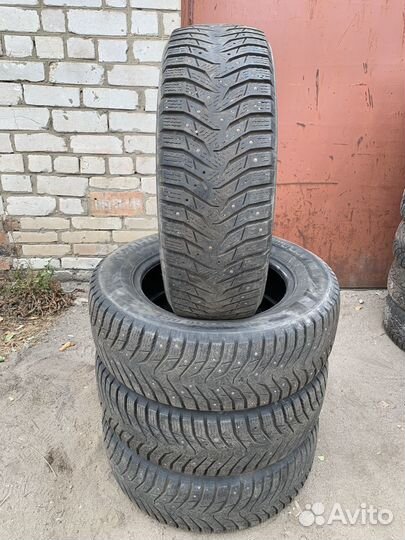 Kumho WinterCraft Ice WI31 215/65 R16