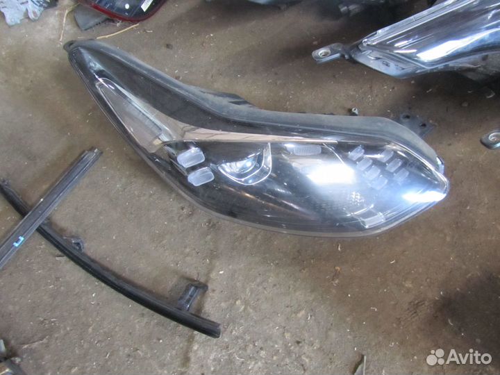 Фара правая Kia Sportage 2016 (92102F1500)