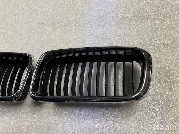 Ноздри решетки капота BMW E38 рестайлинг