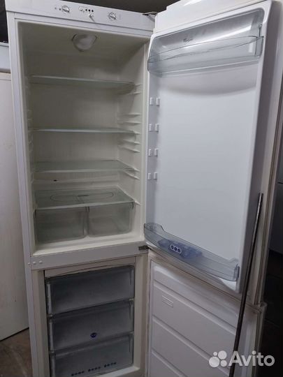 Холодильник Whirlpool