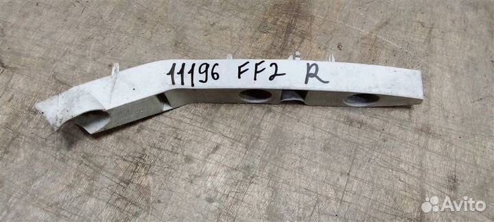 Кронштейн переднего бампера правый от Ford Focus