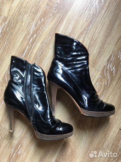 Ботильоны лаковые 38