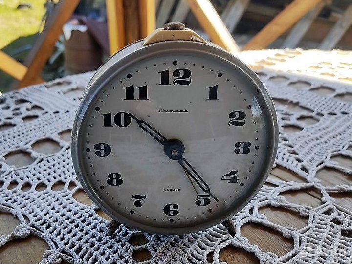 Старые будильники СССР