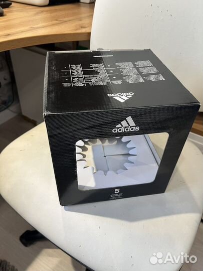 Коробка для футбольного мяча