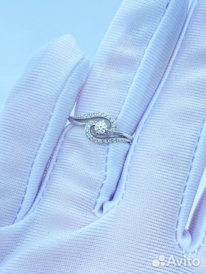 Кольцо с синтетическим камнем Золото