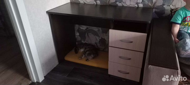 Письменный стол