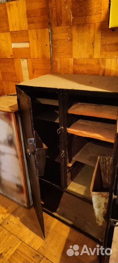 Ящик металлический с замком