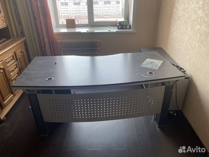 Офисный стол для руководителя