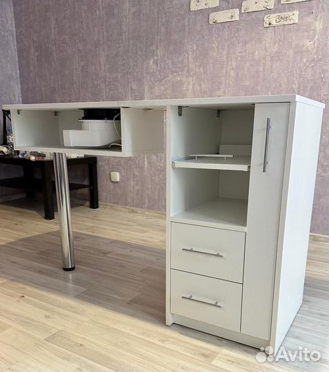 Маникюрный стол с вытяжкой складной