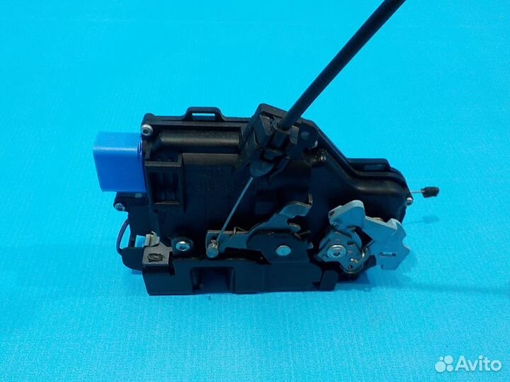 Замок двери передней правой skoda Octavia A5 (1Z)