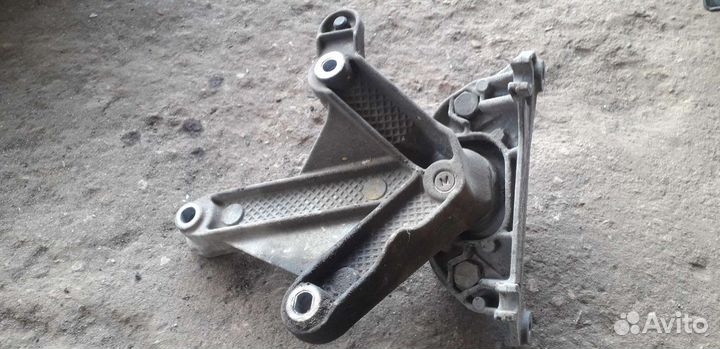 Подушка МКПП Renault Megane 2