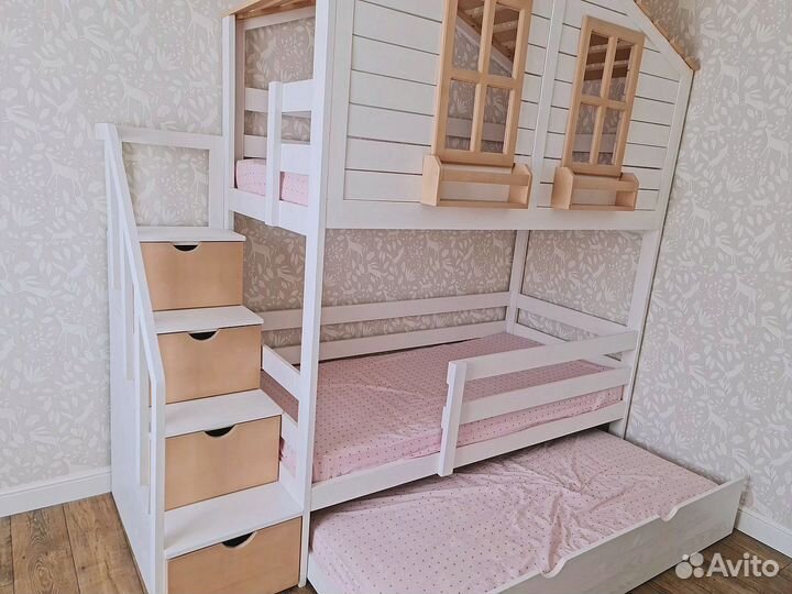 Детская двухъярусная кровать