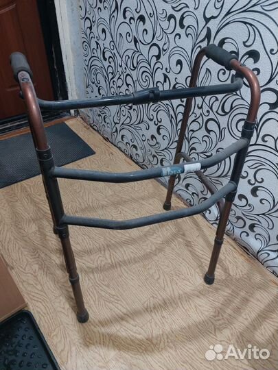 Ходунки для взрослых шагающие