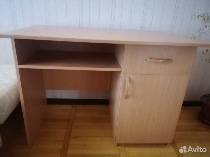 Письменный стол