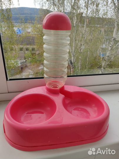 Кормушка и автоматическая поилка для кошек