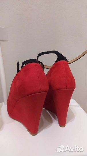 Праздничные туфли (босоножки) на танкетке Zara