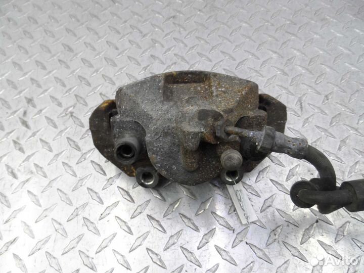 Суппорт передний правый Ford Escape 3