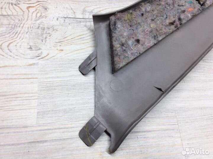 Обшивка стойки передняя правая Mitsubishi L200 KB