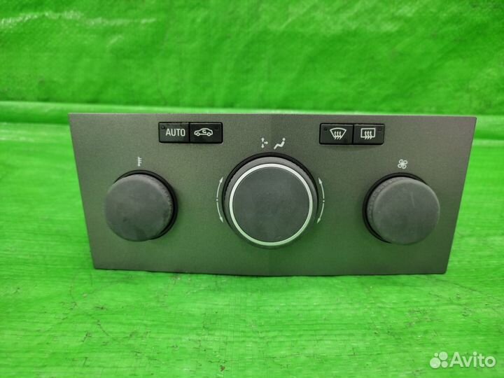 Блок управл. климат-контролем Opel Astra H 04-14